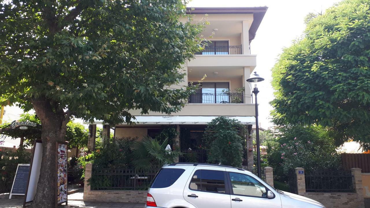 Gradina Hotel Chernomorets Eksteriør billede